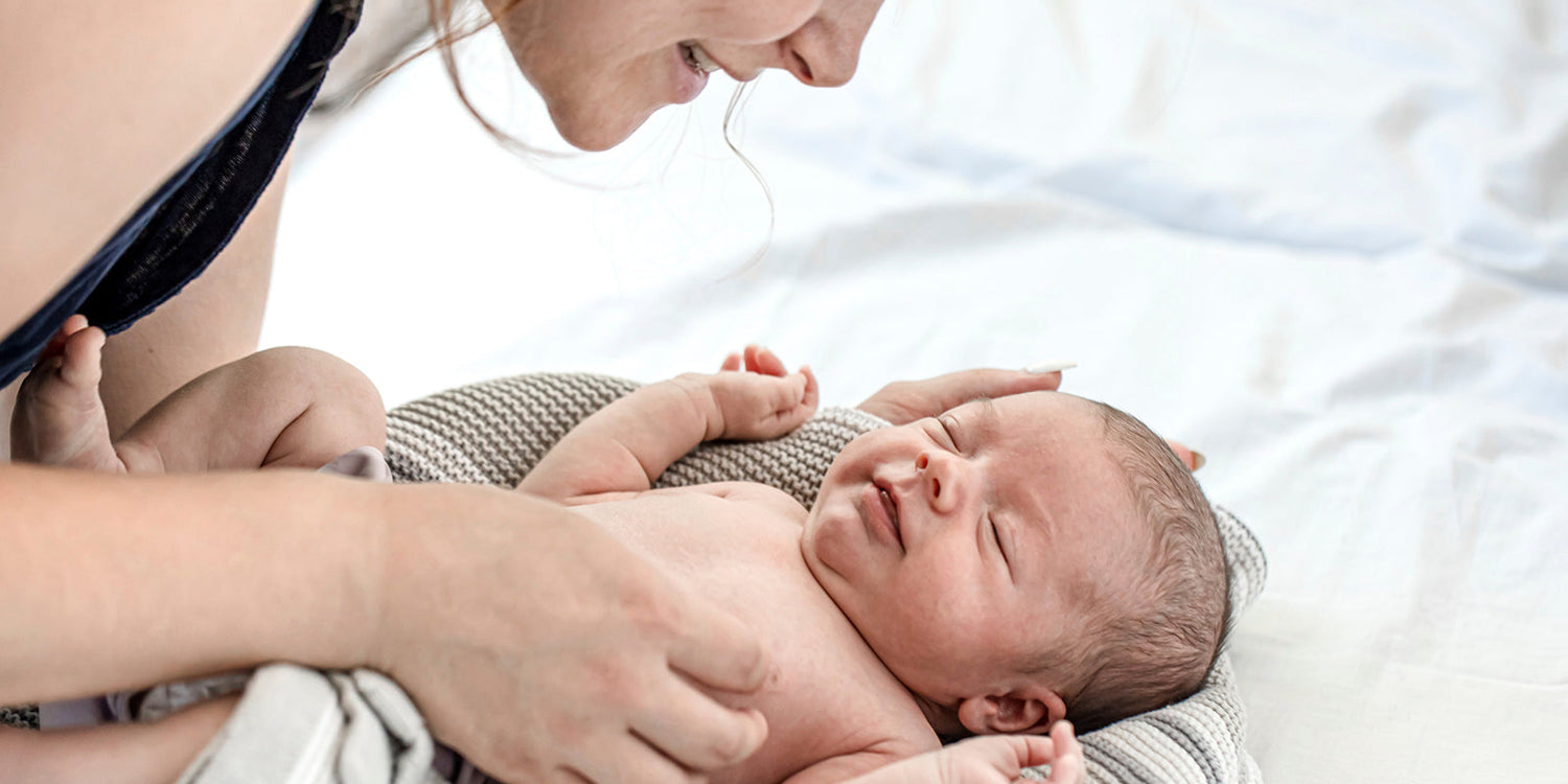 הזעה אחרי לידה: הבנה, התמודדות ופתרונות