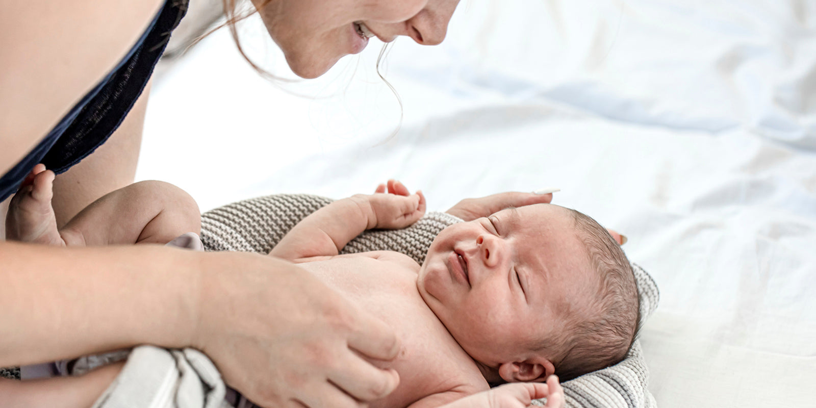 הזעה אחרי לידה: הבנה, התמודדות ופתרונות