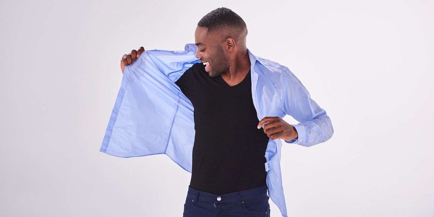 ההבדלים בין חולצה מנדפת זיעה לחולצה סופגת זיעה