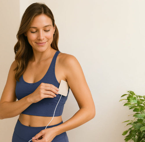 טיפול iDry נגד הזעת יתר – אלקטרודה על בית השחי של אישה צעירה