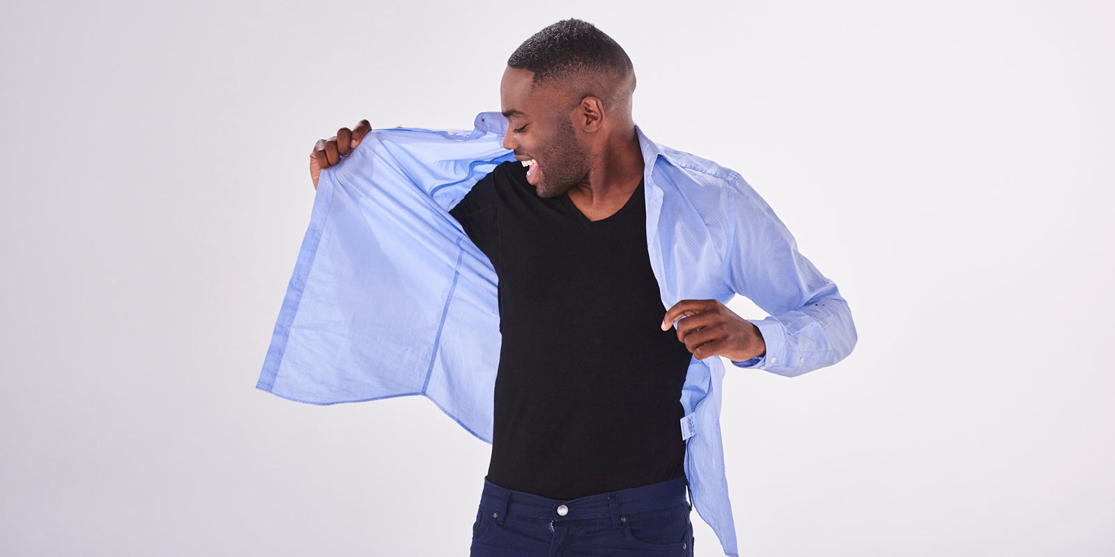 ההבדלים בין חולצה מנדפת זיעה לחולצה סופגת זיעה