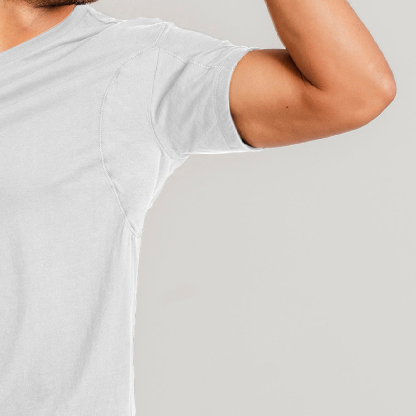 חולצת REGULAR FIT  גברים צווארון V